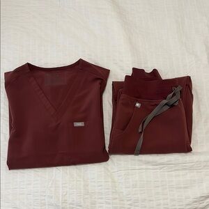 Figs “dark cherry” scrub set